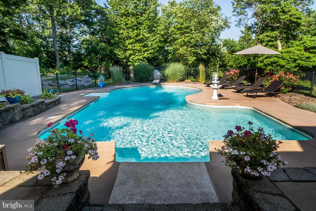 50 RIDGEVIEW DRIVE