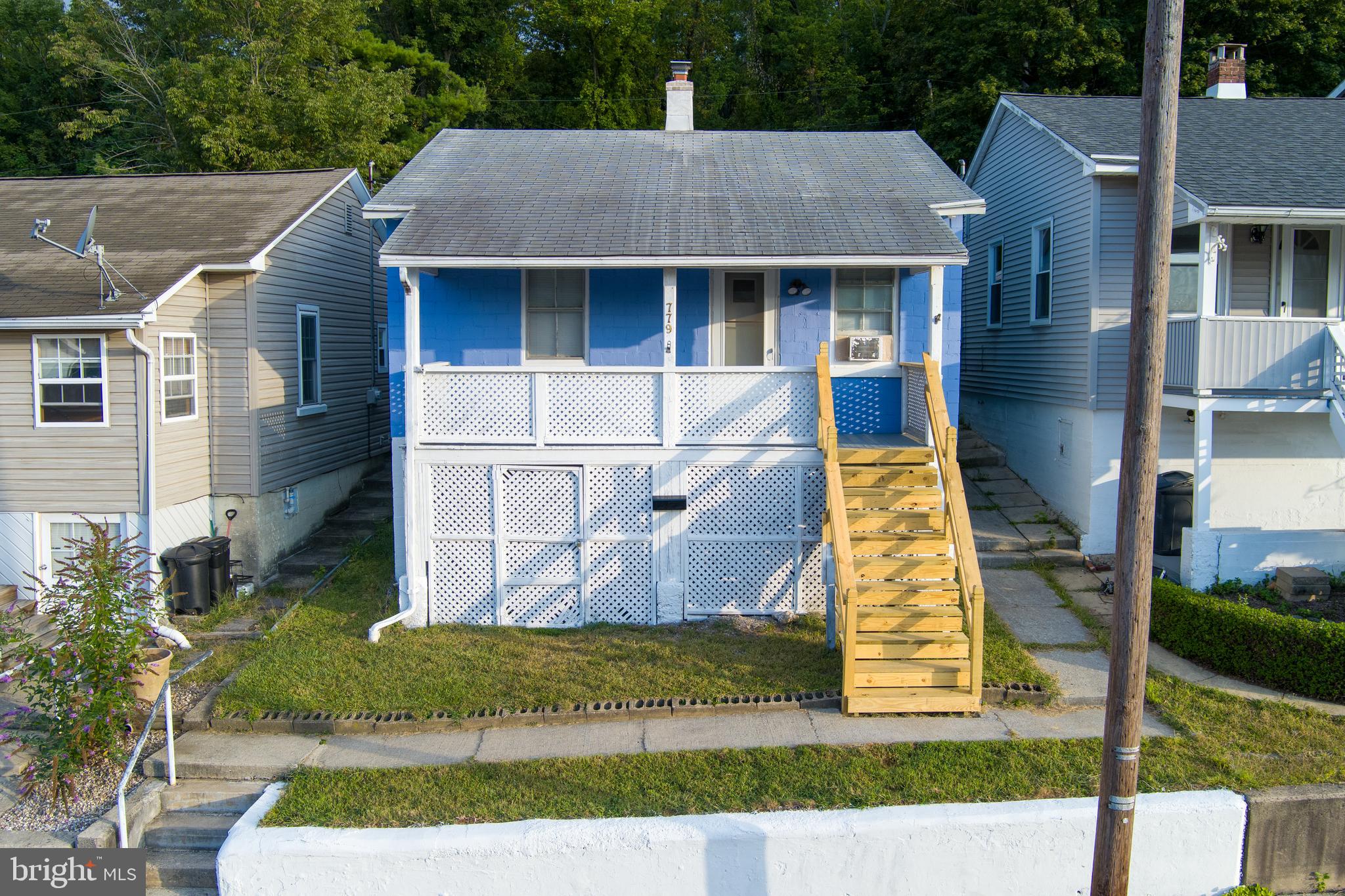779 EDGEMONT AVENUE