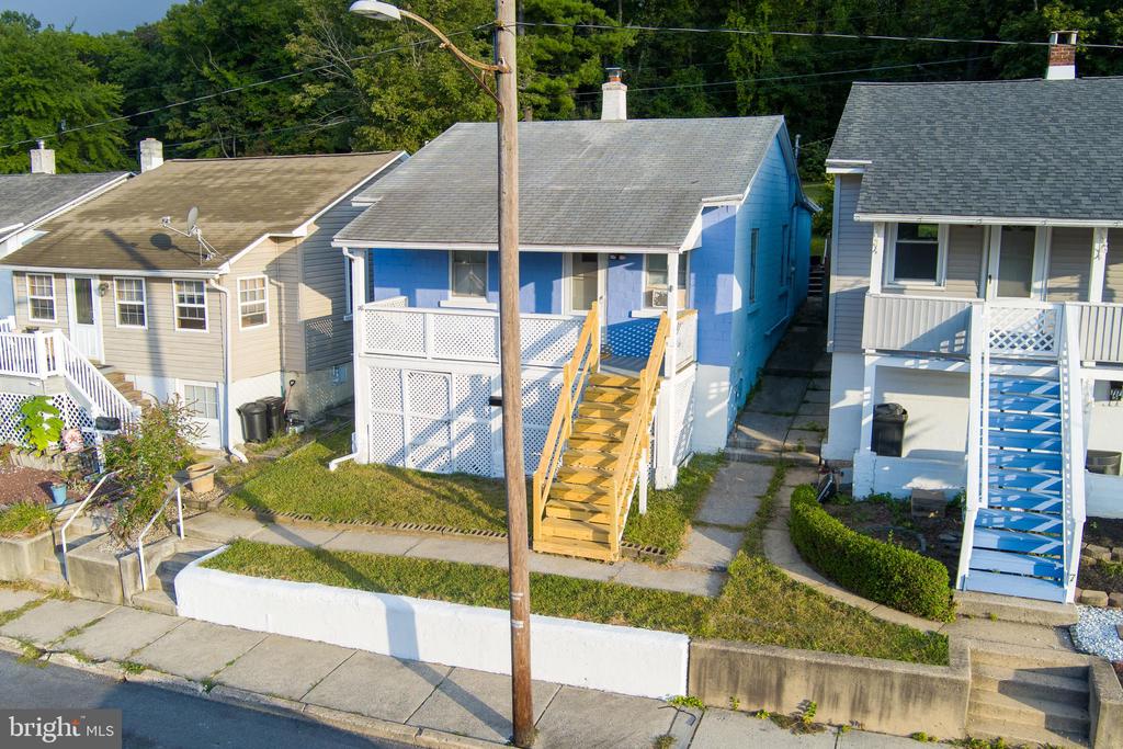 779 EDGEMONT AVENUE