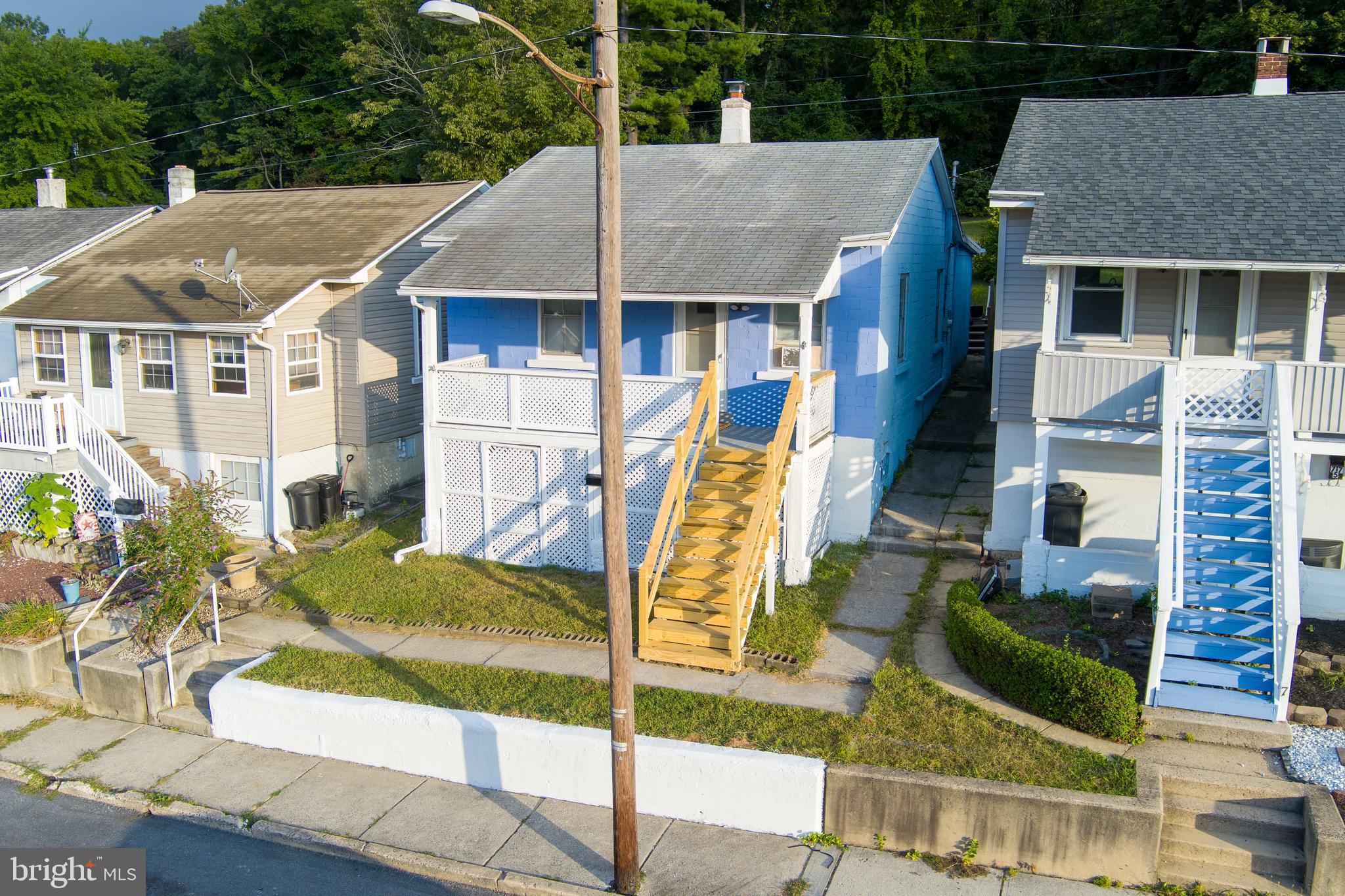 779 EDGEMONT AVENUE