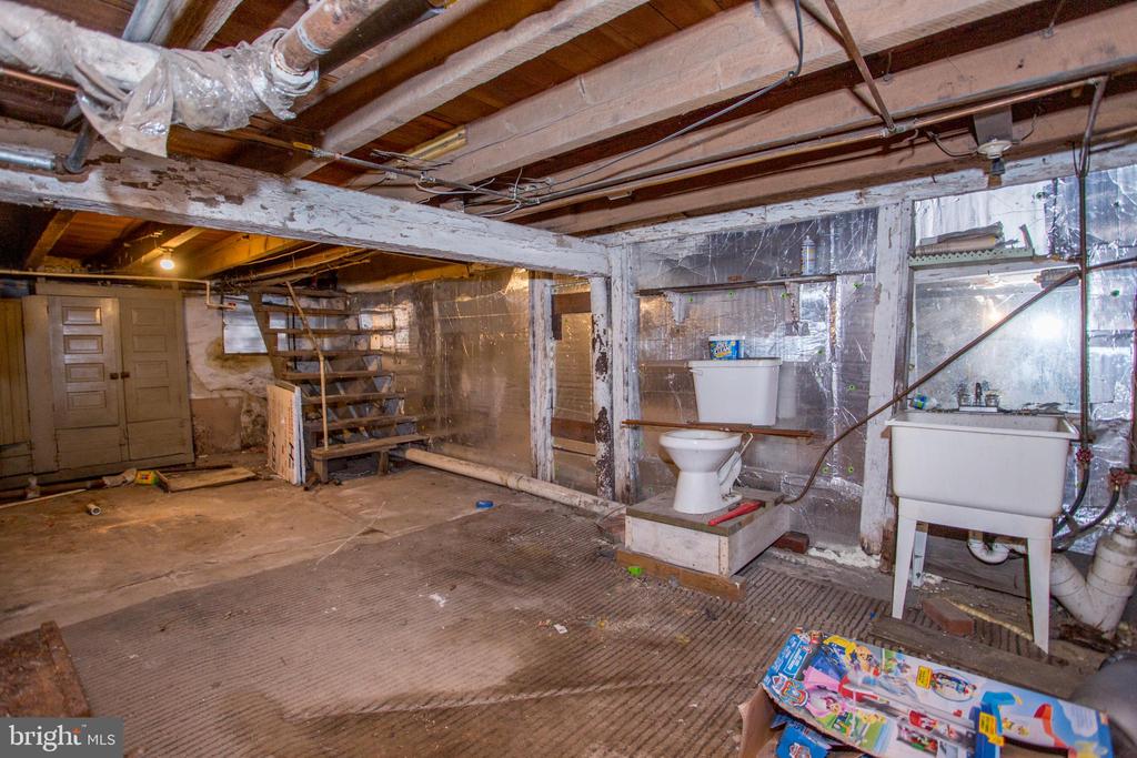126 W WHITE STREET
