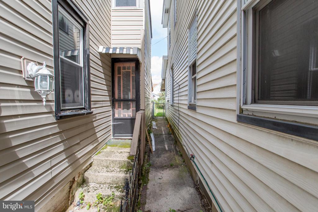 126 W WHITE STREET
