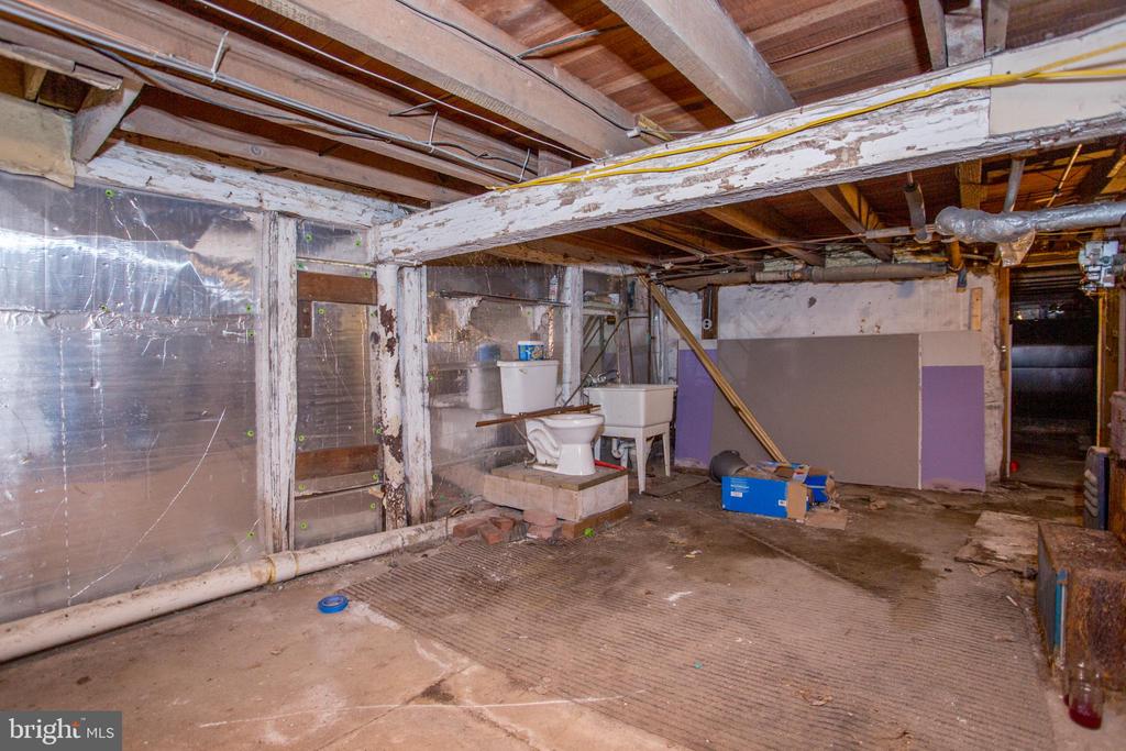 126 W WHITE STREET