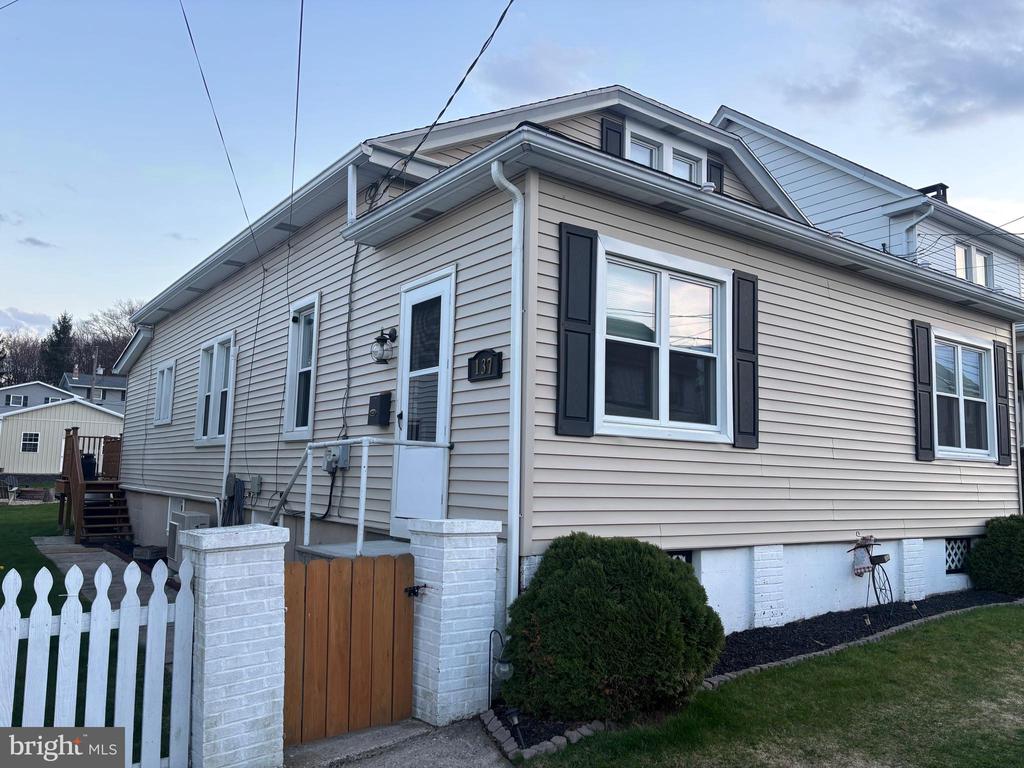 137 E WALTER STREET