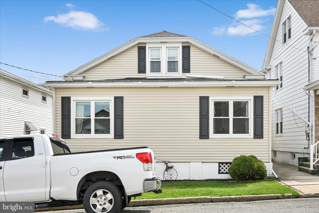 137 E WALTER STREET