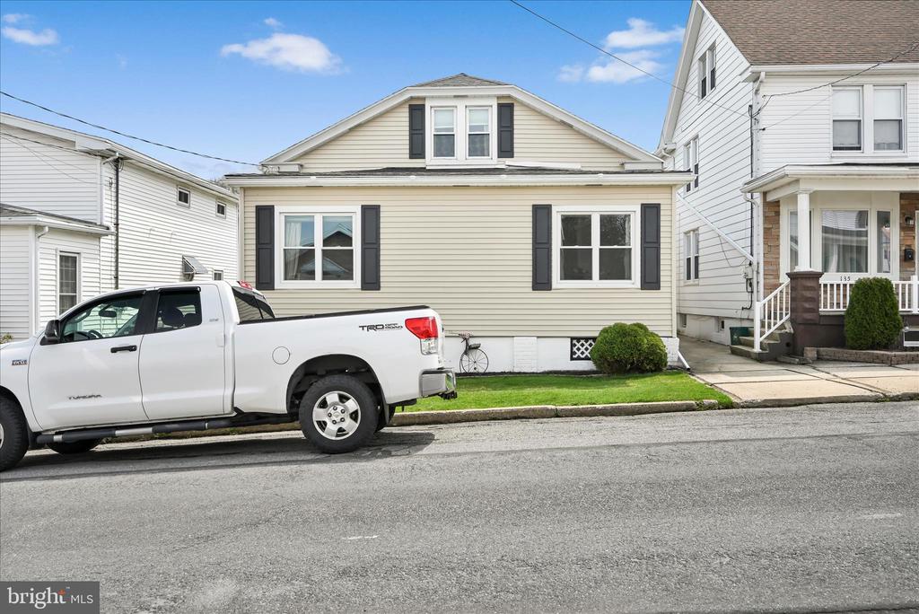137 E WALTER STREET