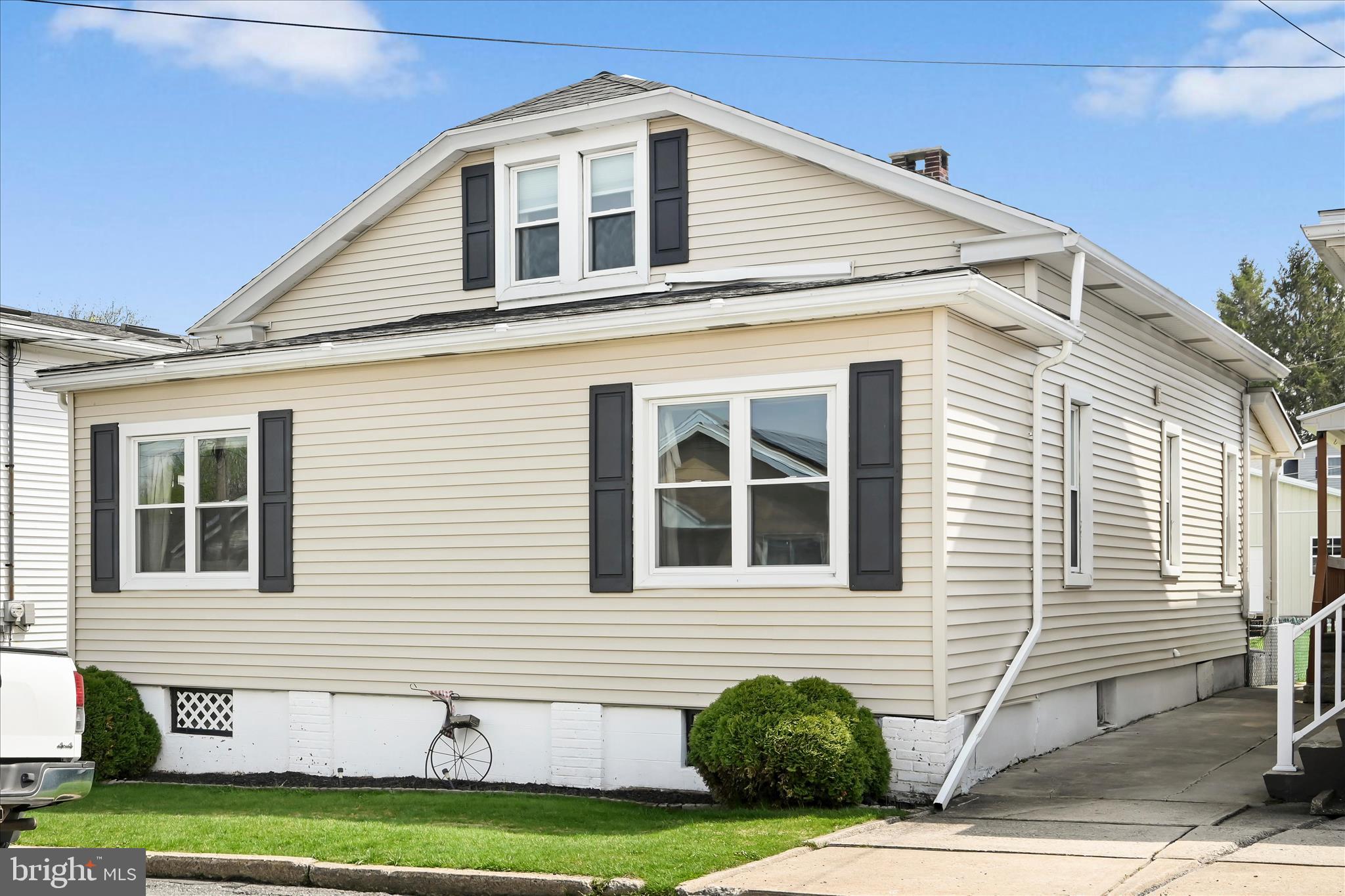 137 E WALTER STREET