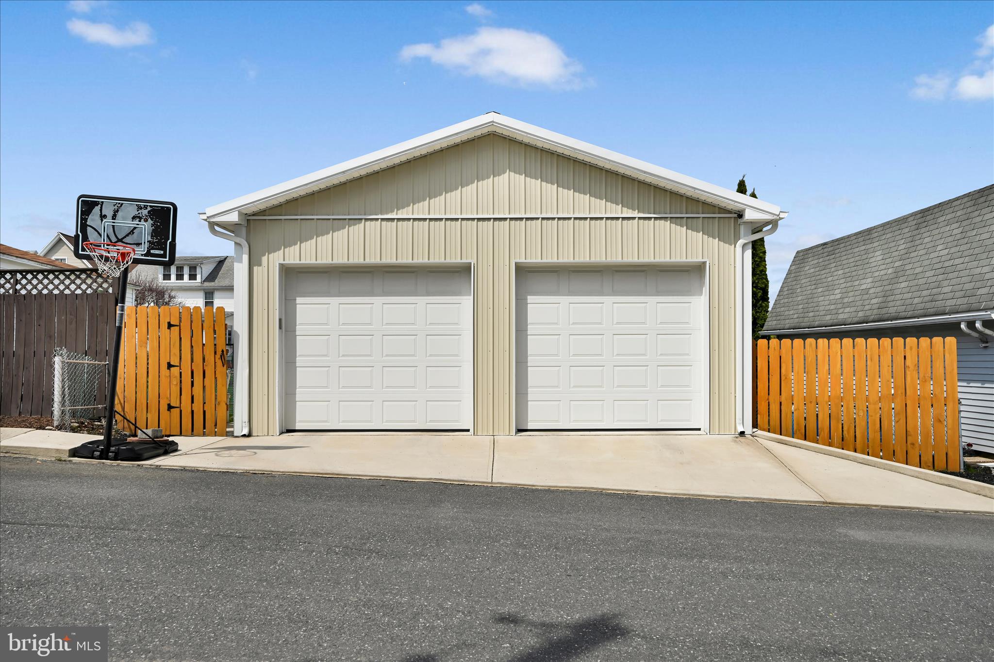 137 E WALTER STREET