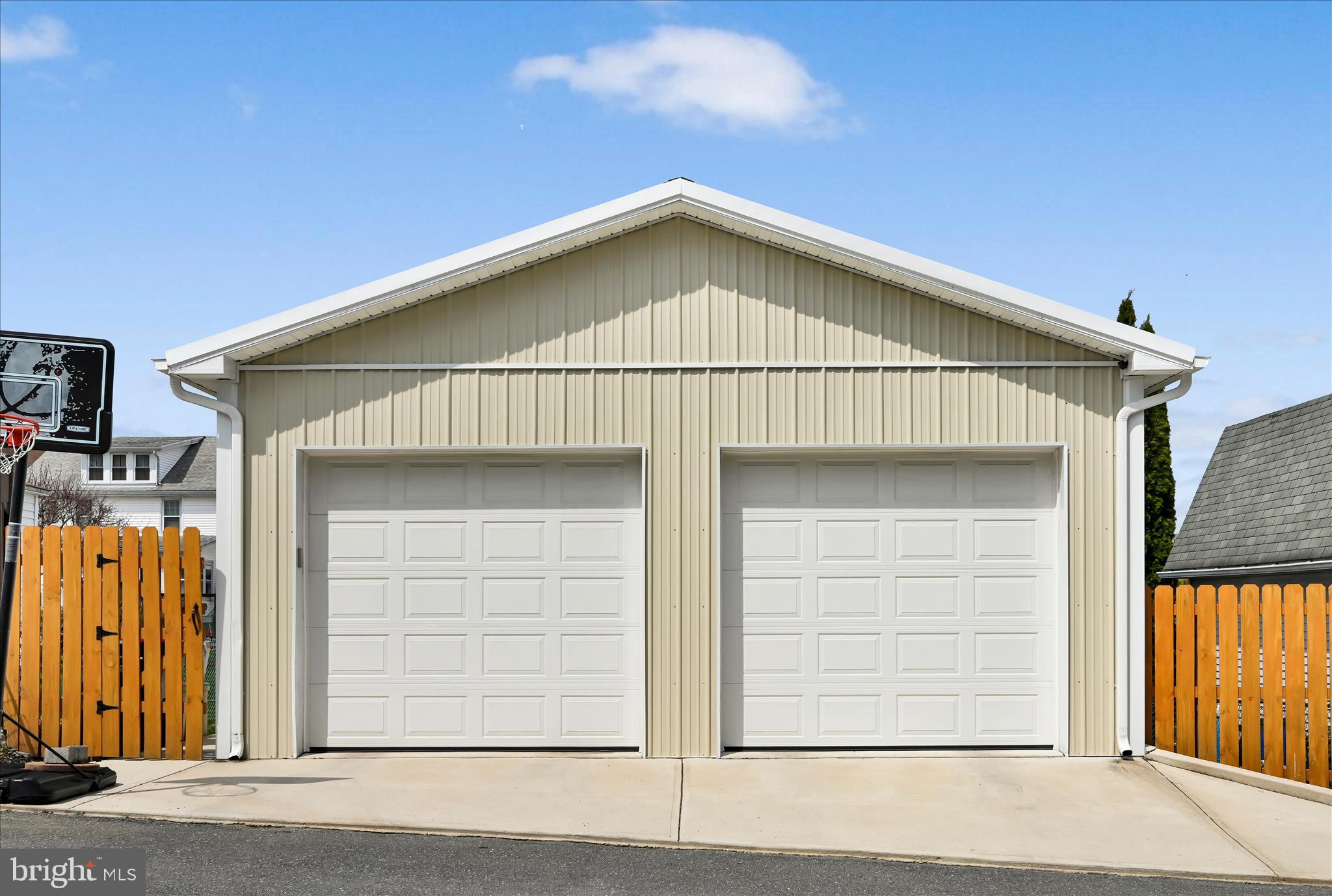 137 E WALTER STREET