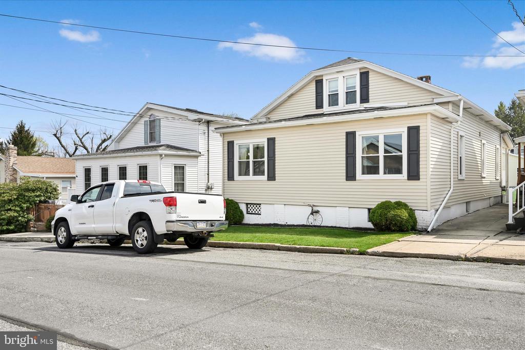 137 E WALTER STREET