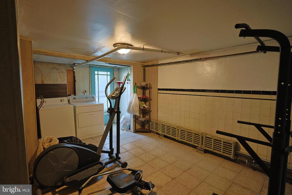 5 N WALNUT STREET