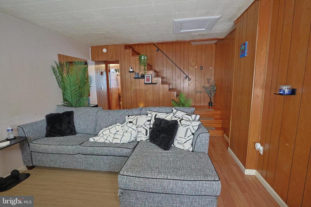 5 N WALNUT STREET