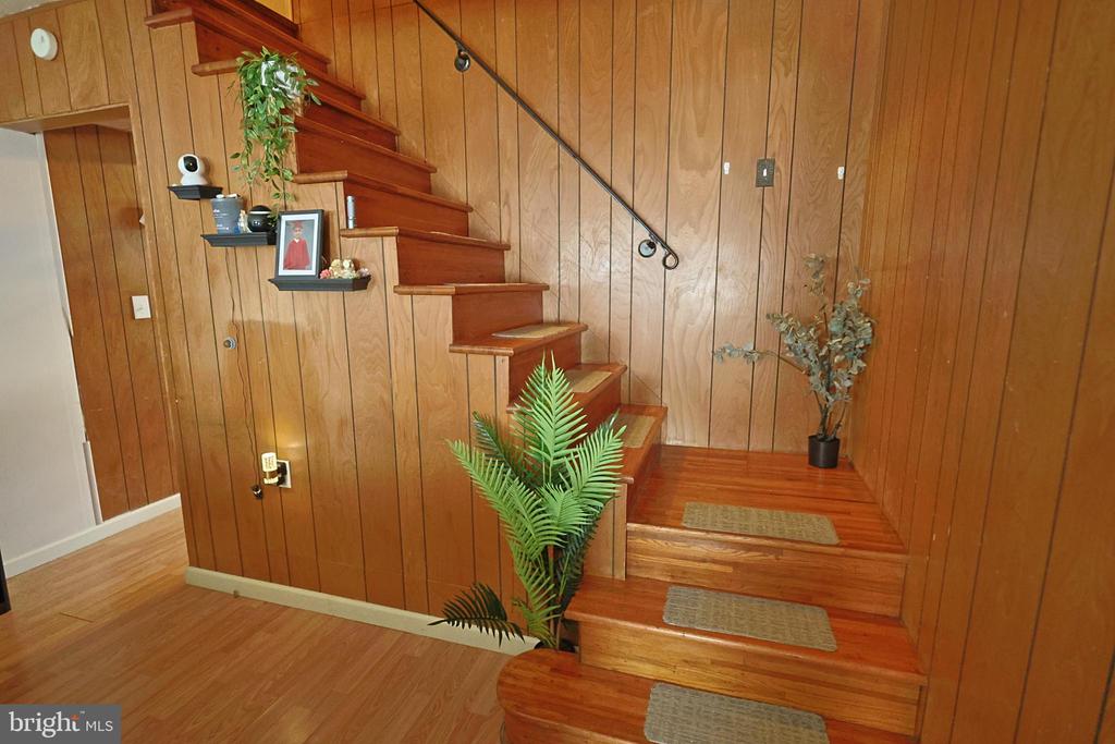 5 N WALNUT STREET
