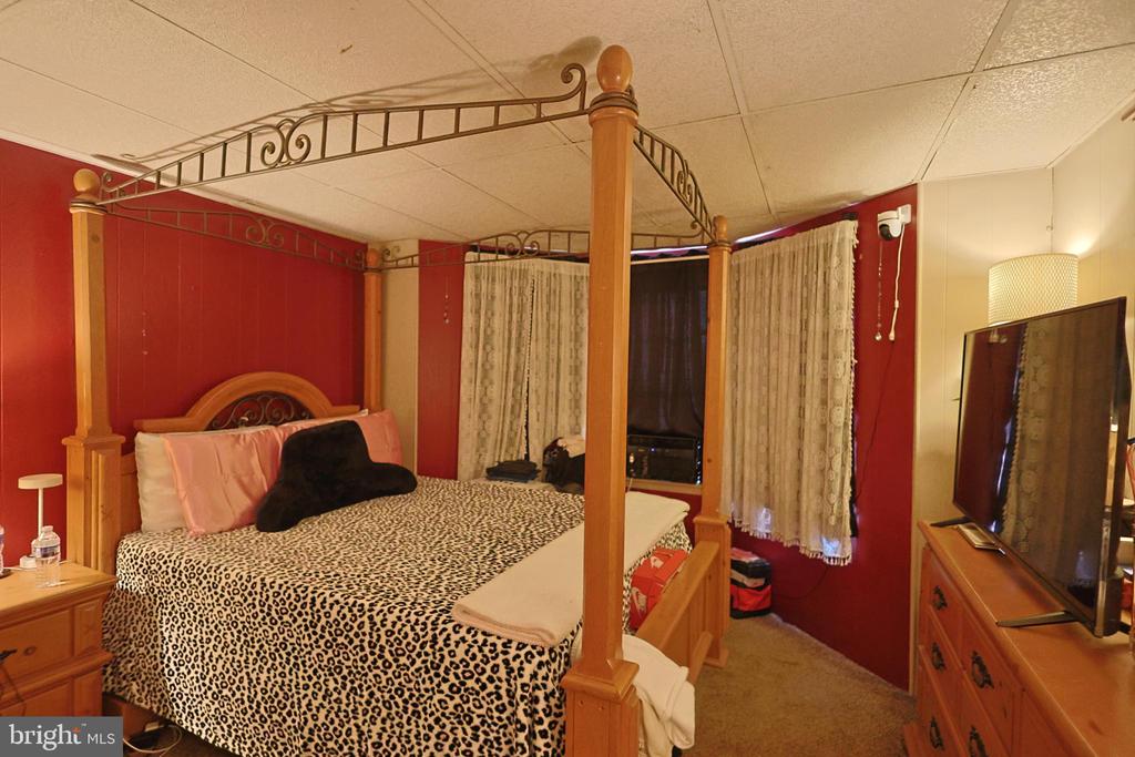 5 N WALNUT STREET