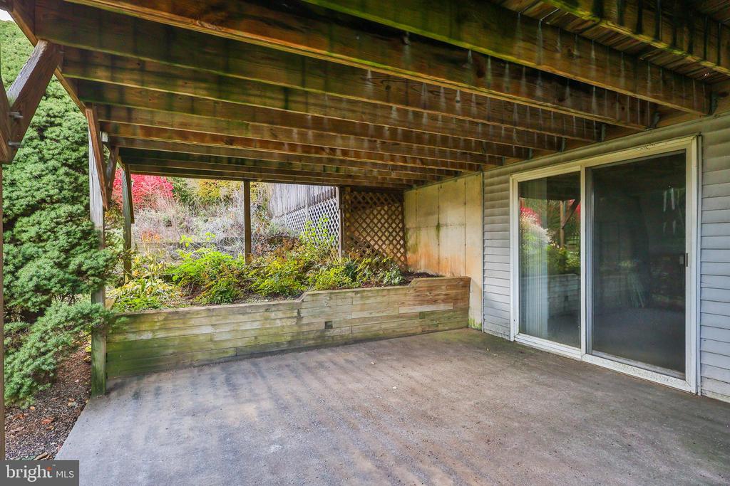 1110 GREENBRIAR LANE