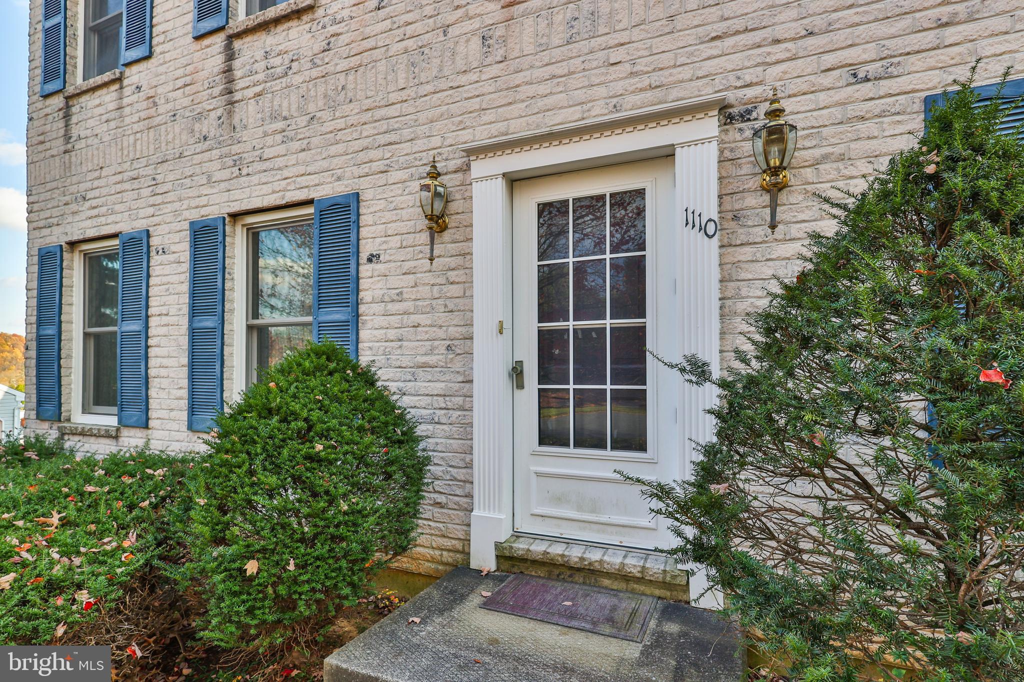 1110 GREENBRIAR LANE