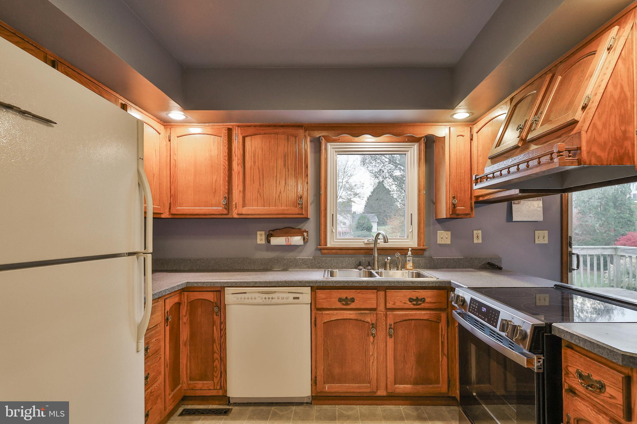 1110 GREENBRIAR LANE