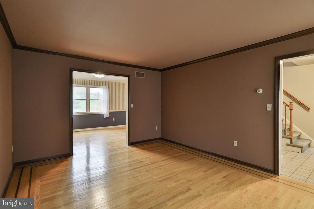 1110 GREENBRIAR LANE