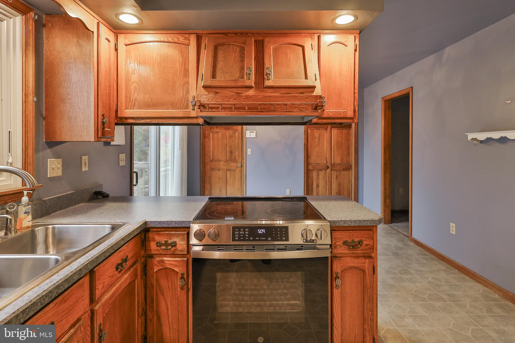 1110 GREENBRIAR LANE