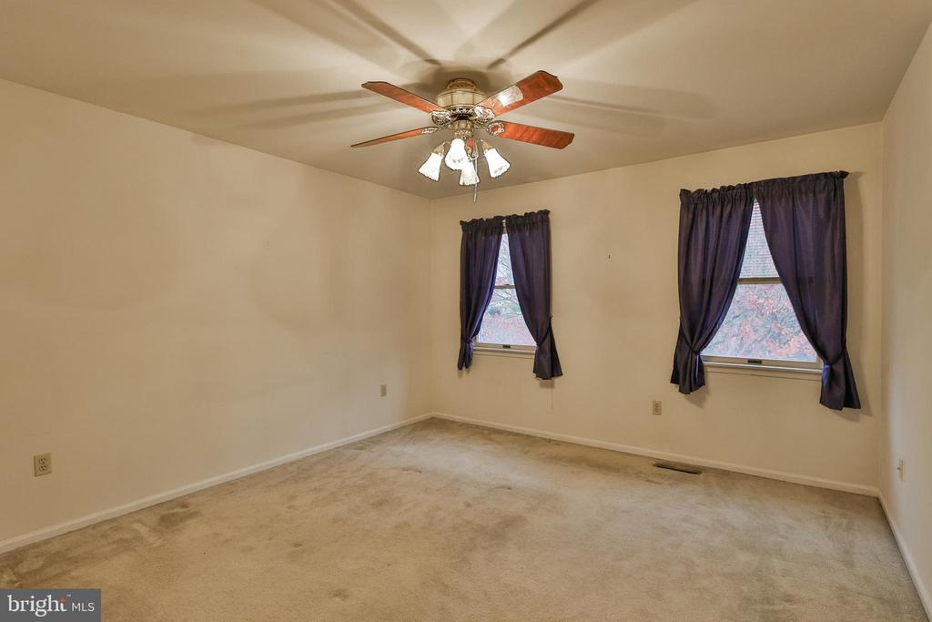 1110 GREENBRIAR LANE