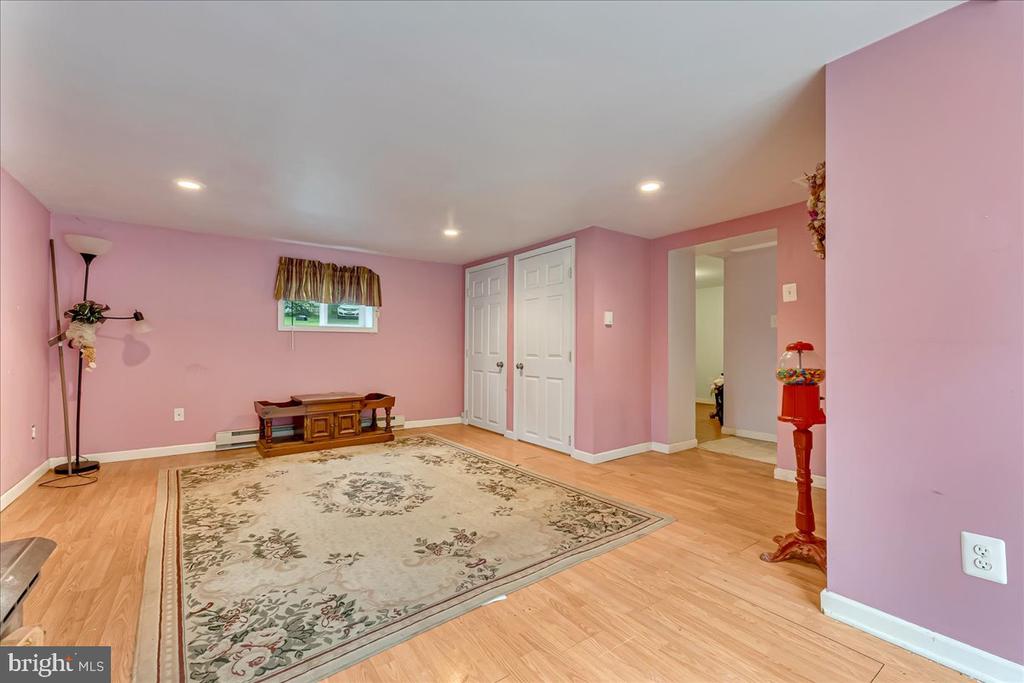 9338 SHERWOOD DRIVE