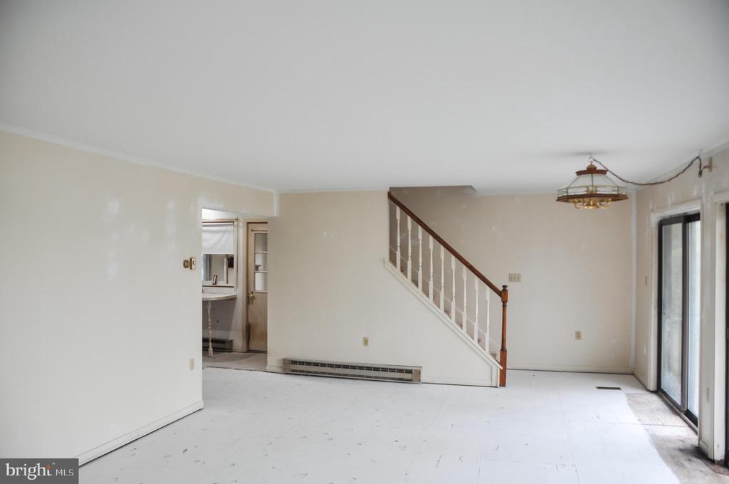 121 LONGVIEW DRIVE