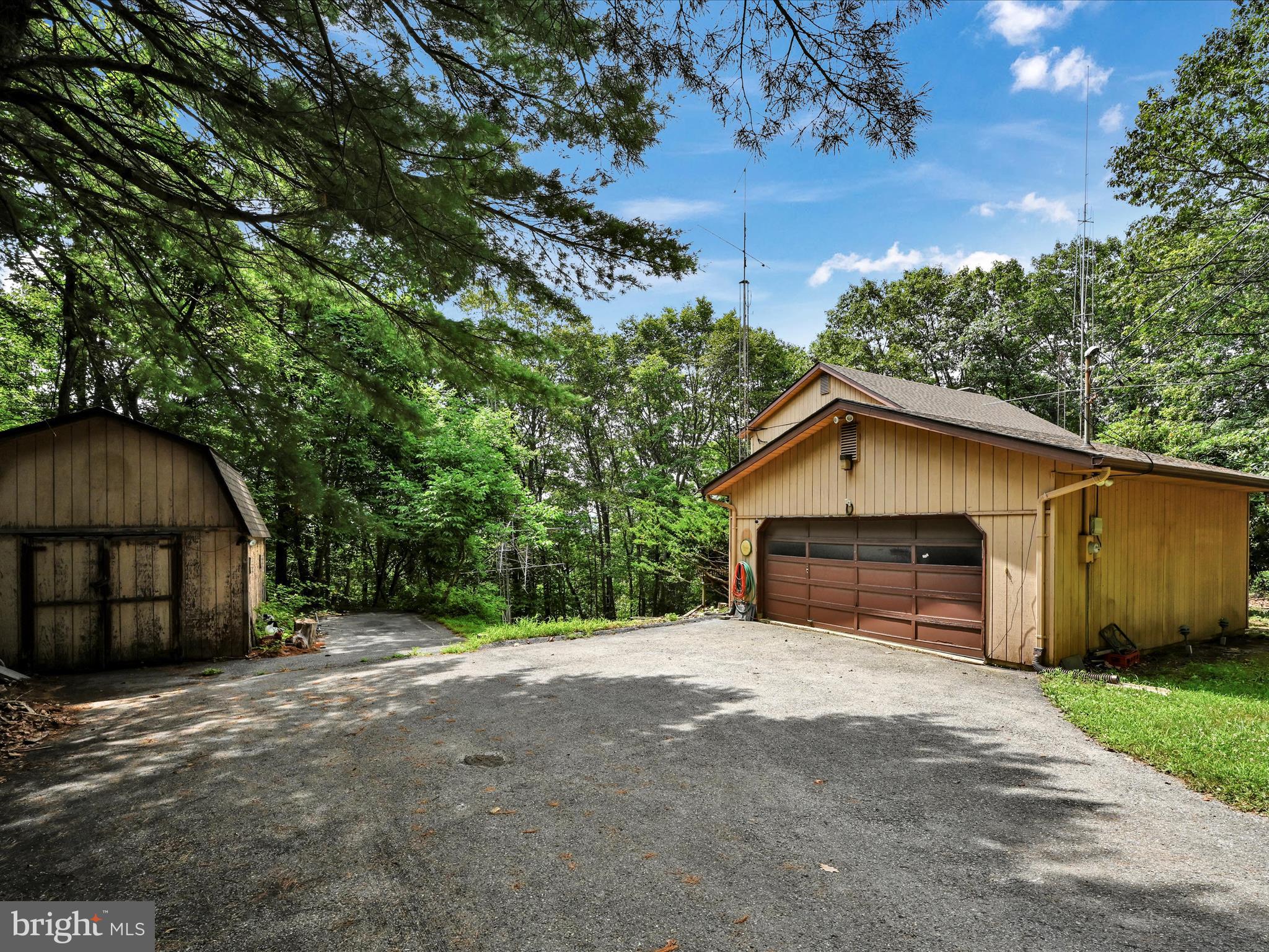 121 LONGVIEW DRIVE