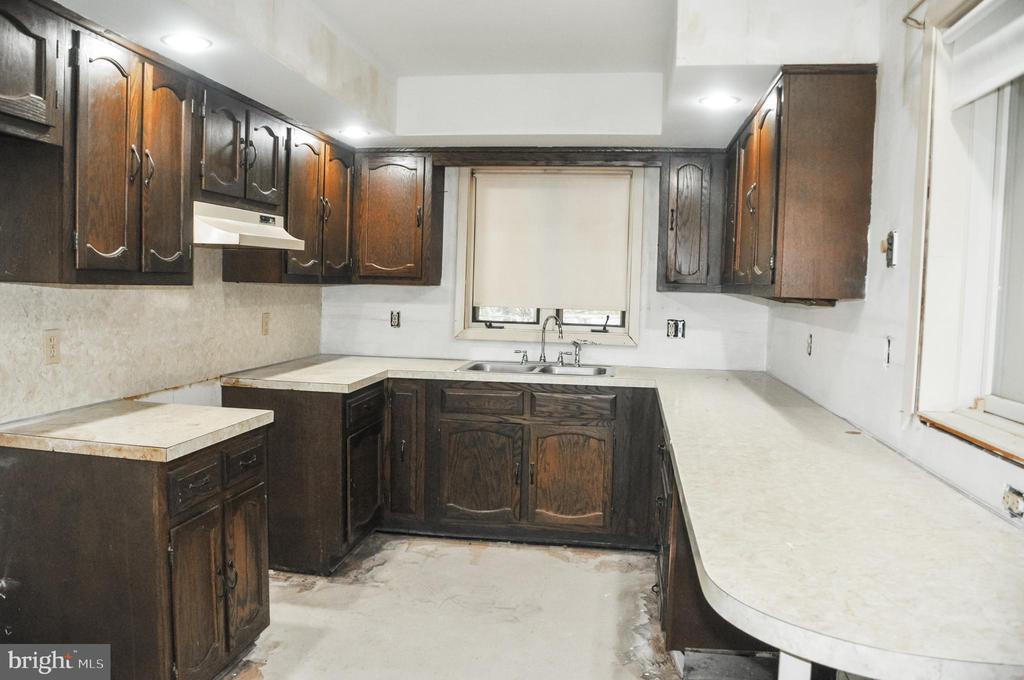 121 LONGVIEW DRIVE