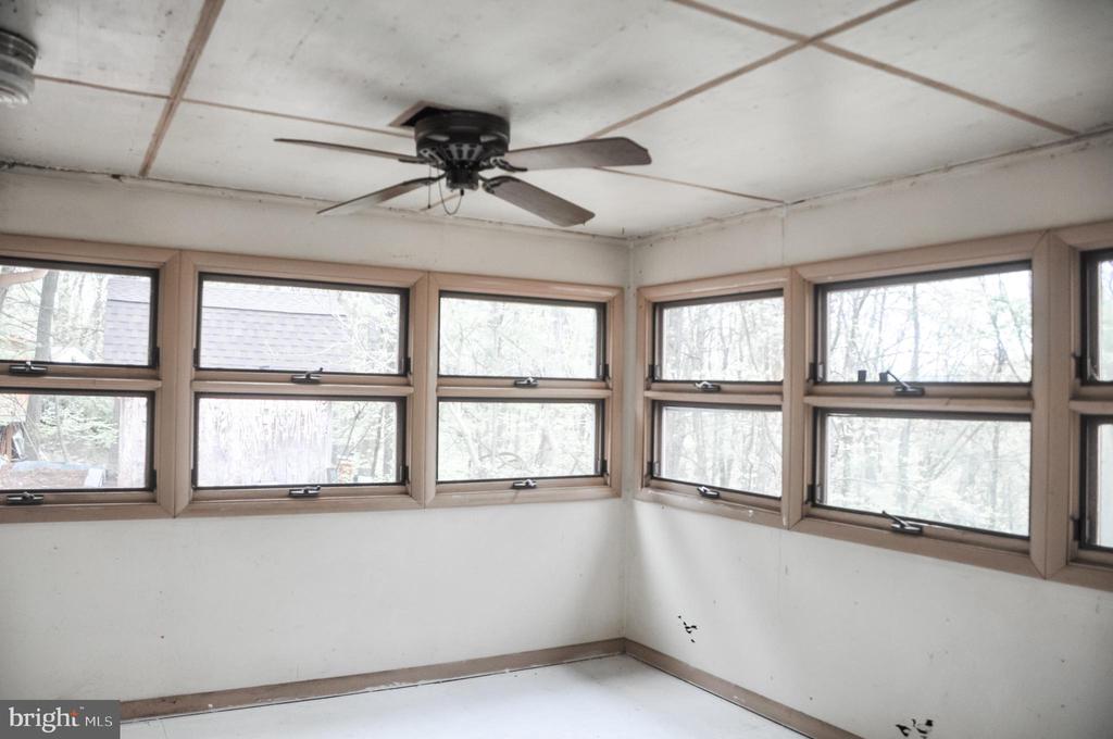 121 LONGVIEW DRIVE