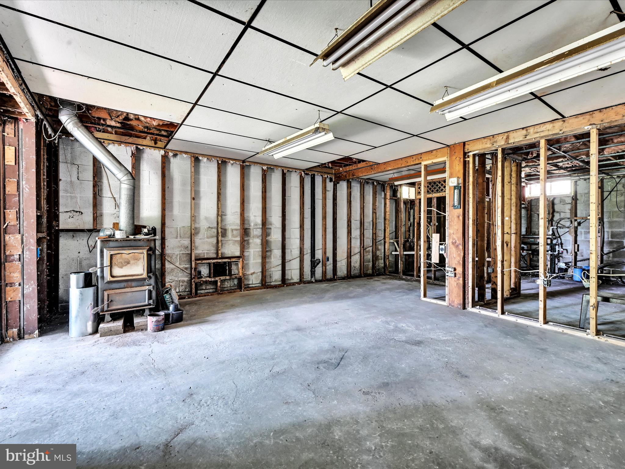 121 LONGVIEW DRIVE