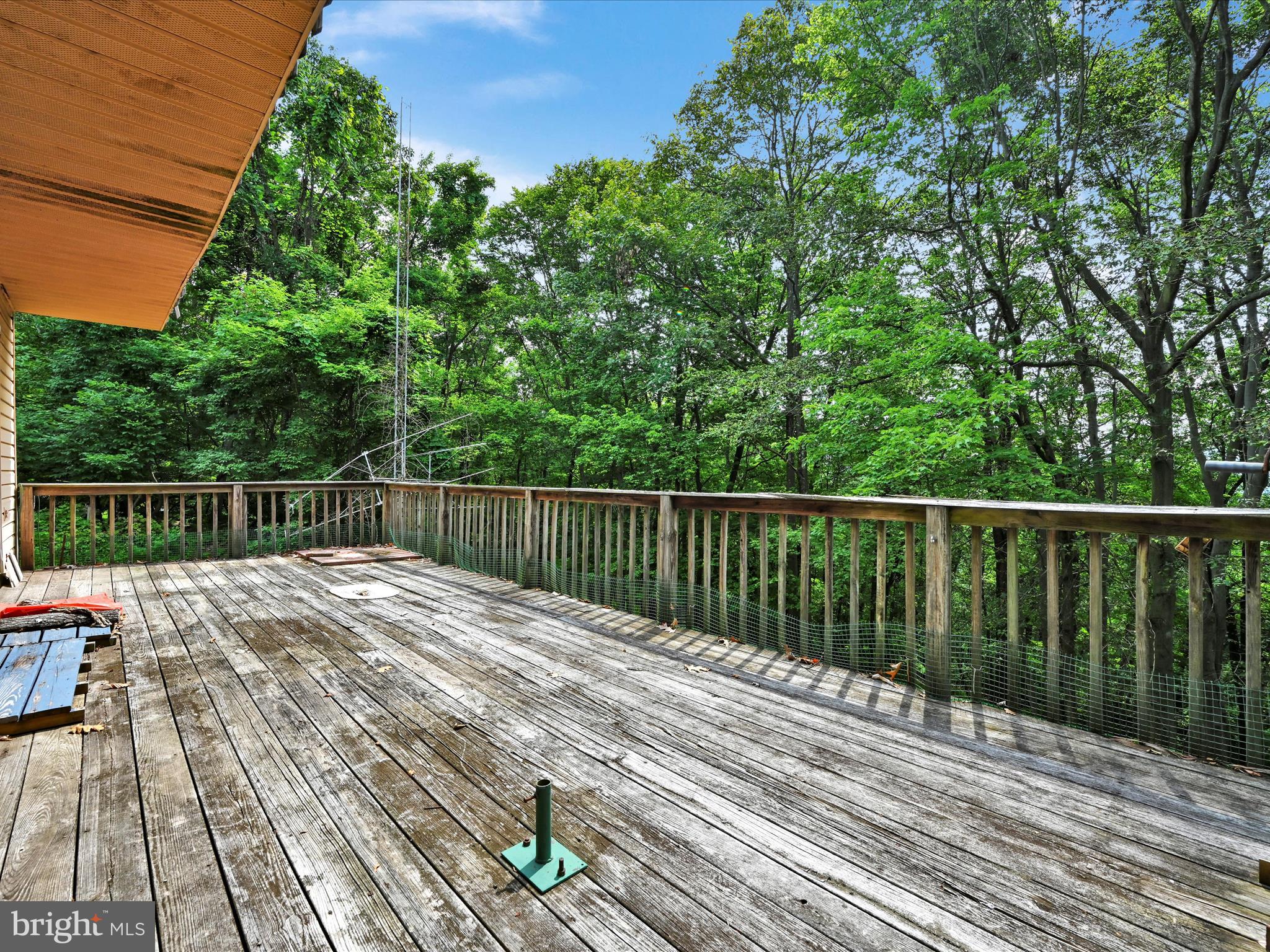 121 LONGVIEW DRIVE