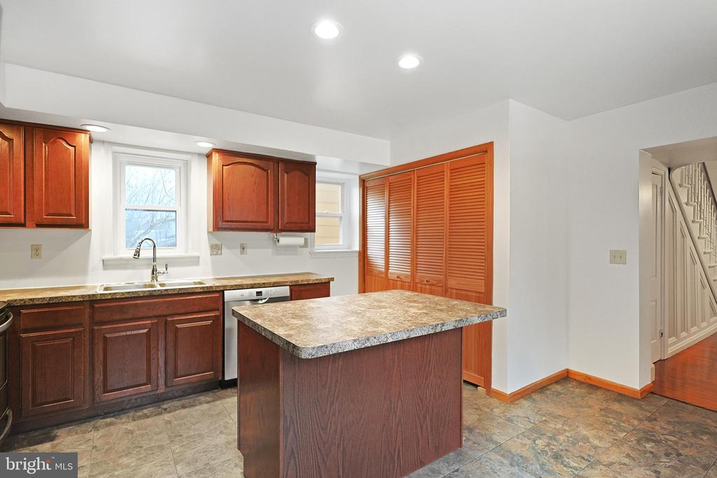 337 W MAIN STREET