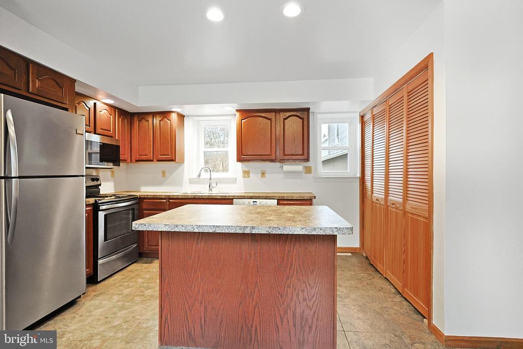 337 W MAIN STREET