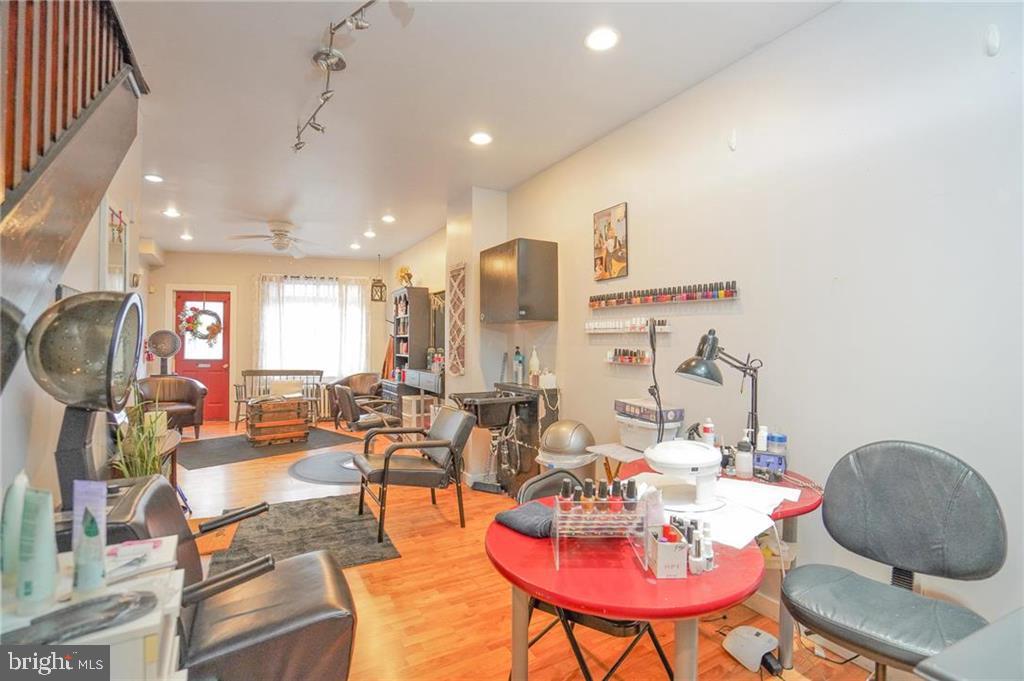 250-252 E. BROAD STREET