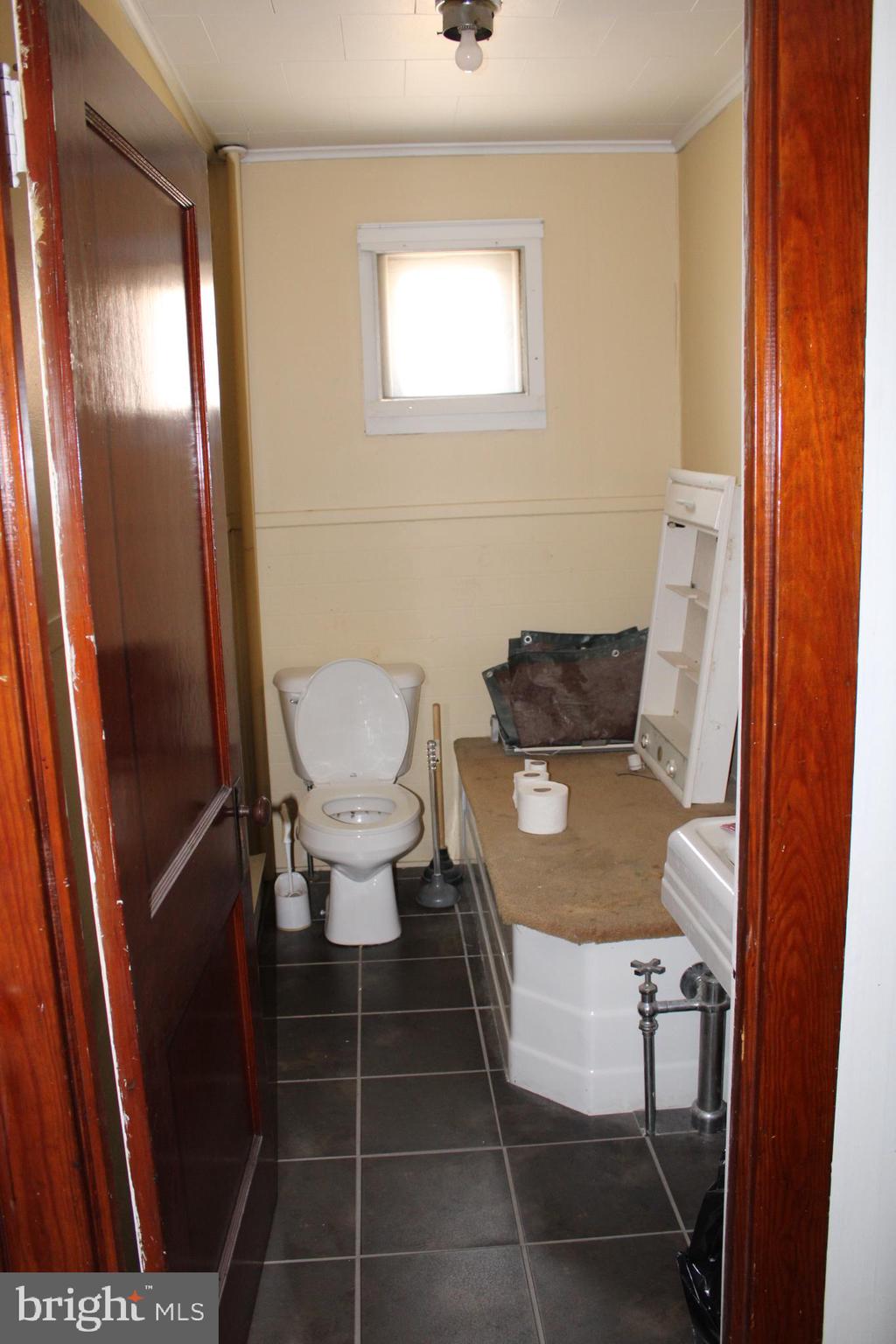 250-252 E BROAD STREET