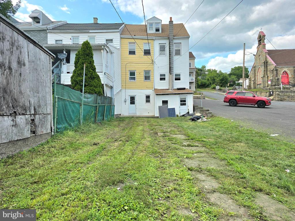 1306 MARKET STREET