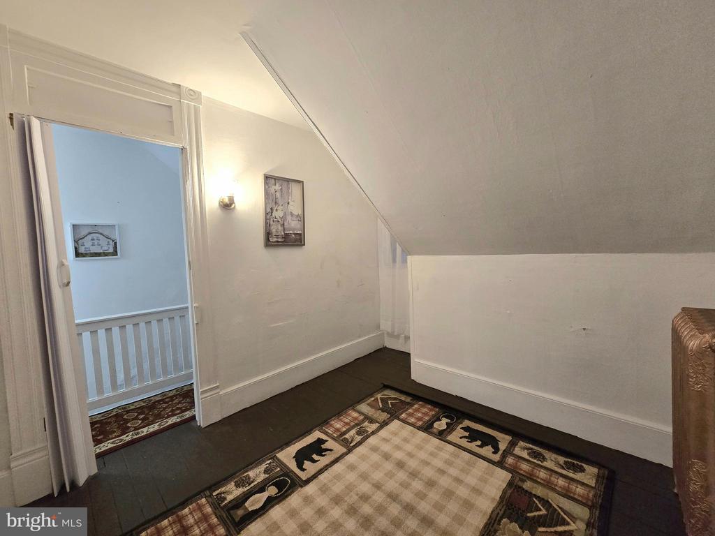 9 N WHITE STREET
