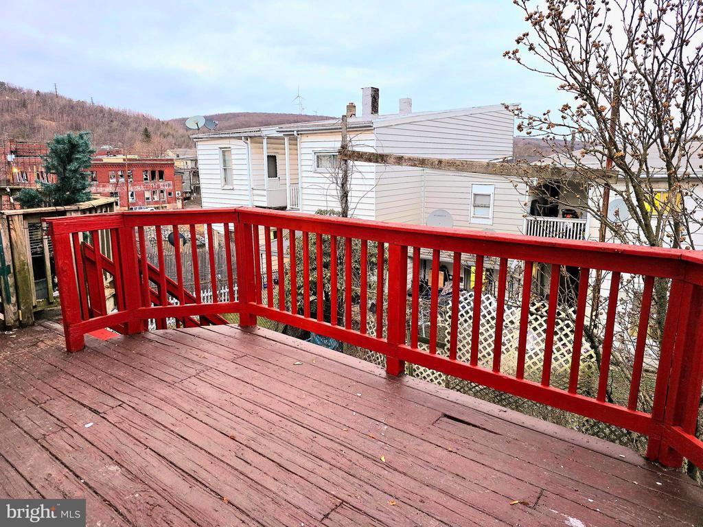 9 N WHITE STREET
