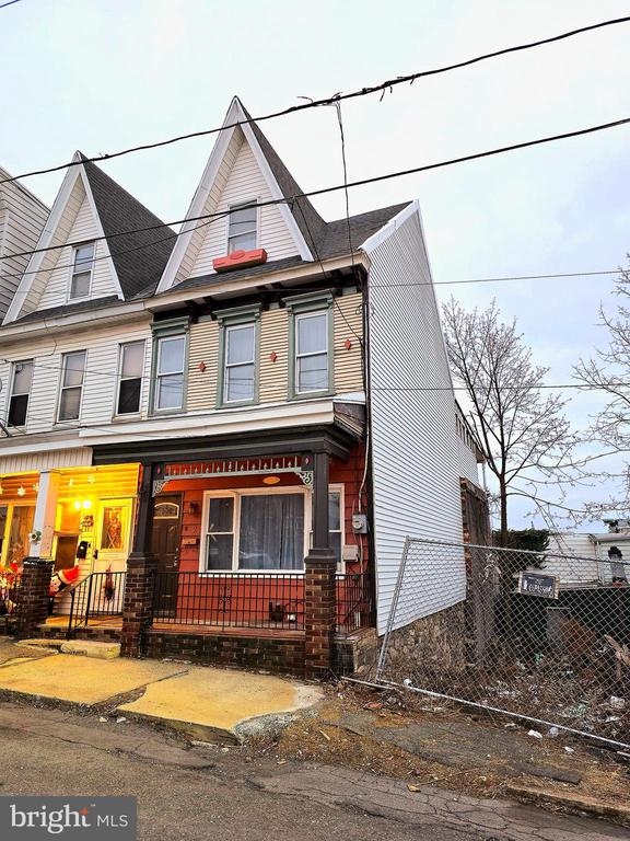 9 N WHITE STREET