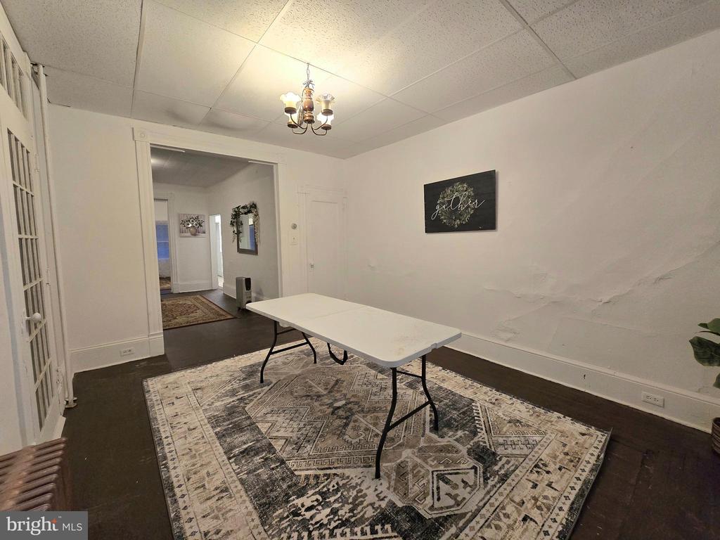 9 N WHITE STREET