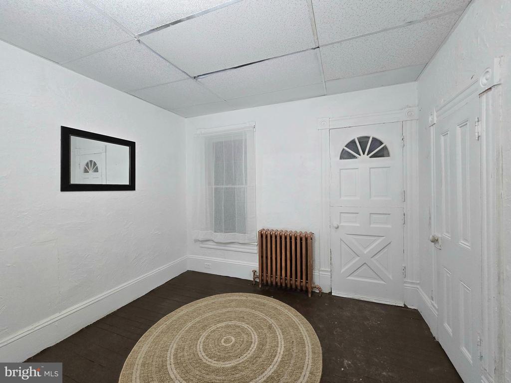 9 N WHITE STREET