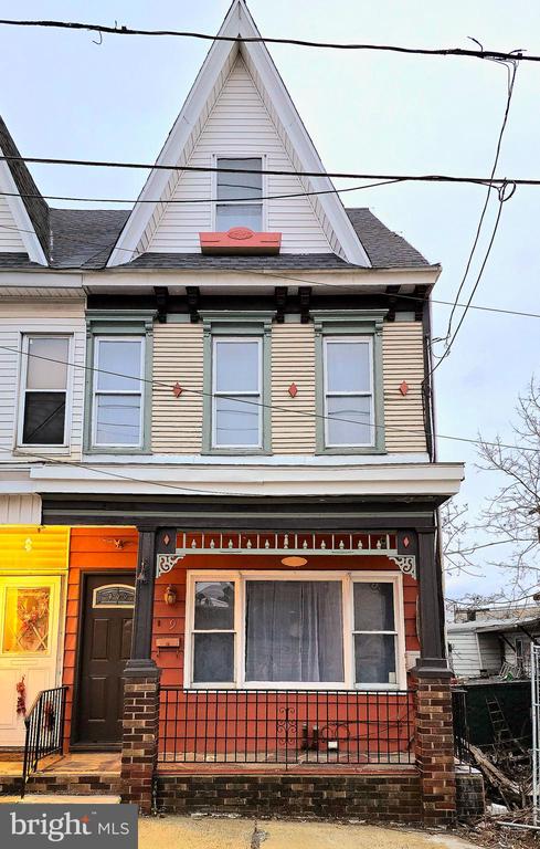 9 N WHITE STREET