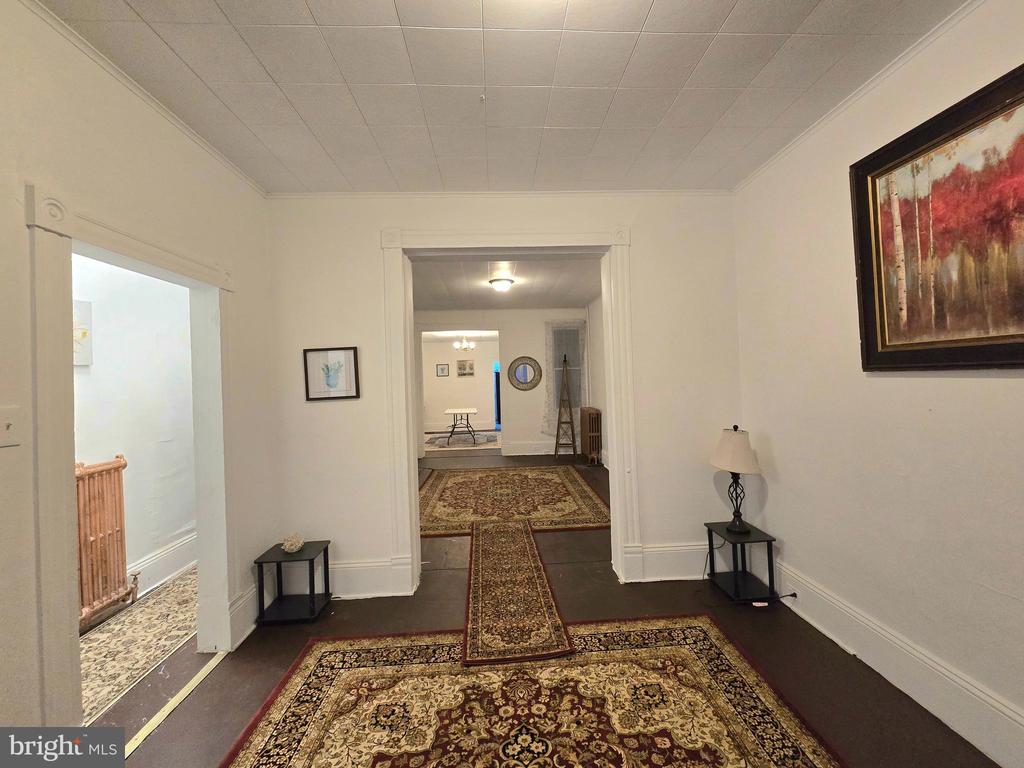 9 N WHITE STREET