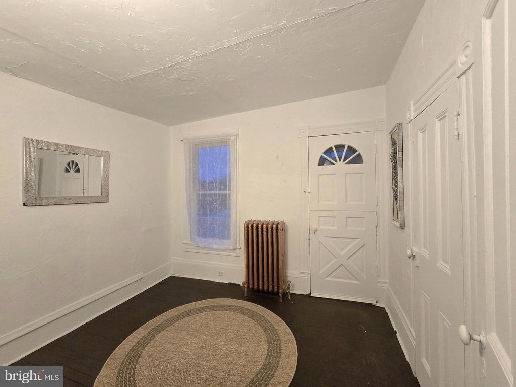9 N WHITE STREET