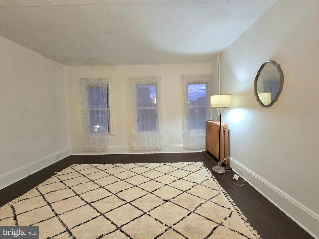 9 N WHITE STREET