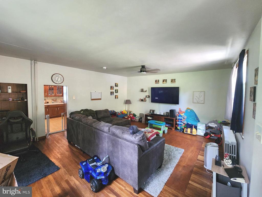 200 MAPLE AVENUE 202