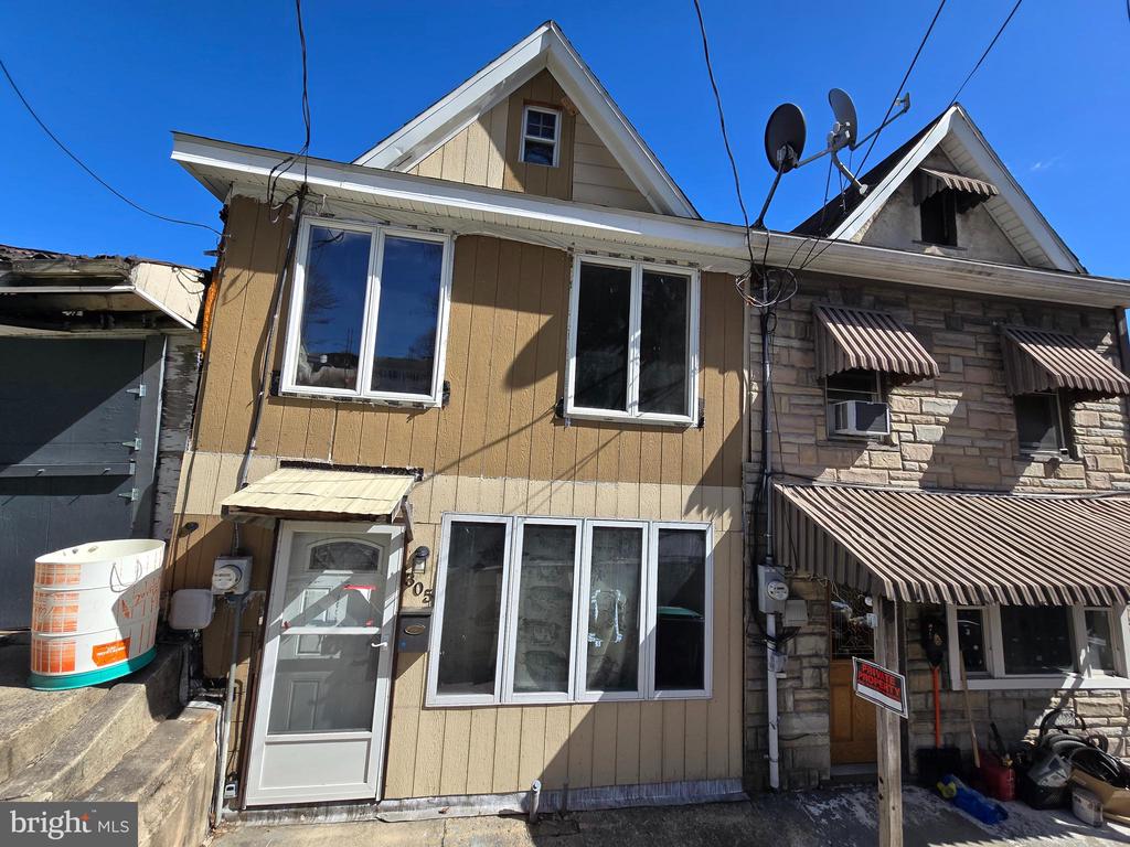 305 W WASHINGTON STREET