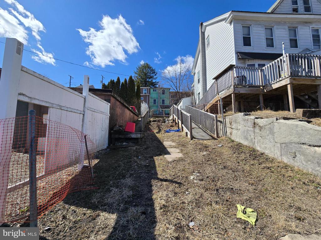 305 W WASHINGTON STREET