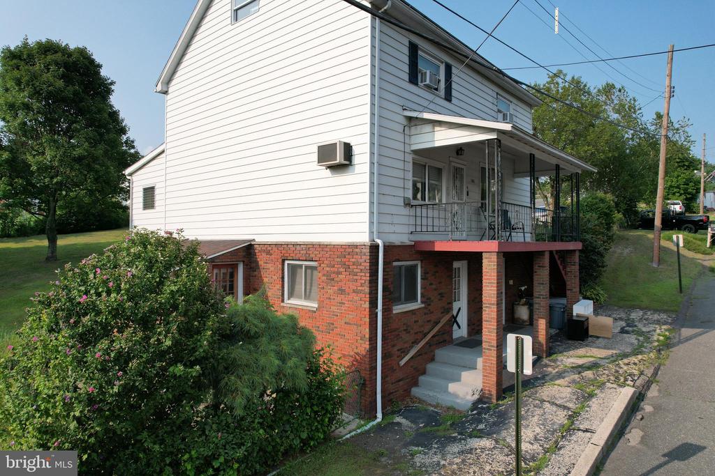 101 W WALNUT ST,SCHUYLKILL
