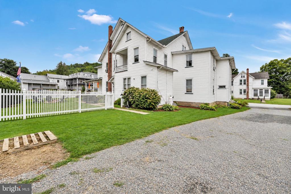 818 LIZARD CREEK ROAD